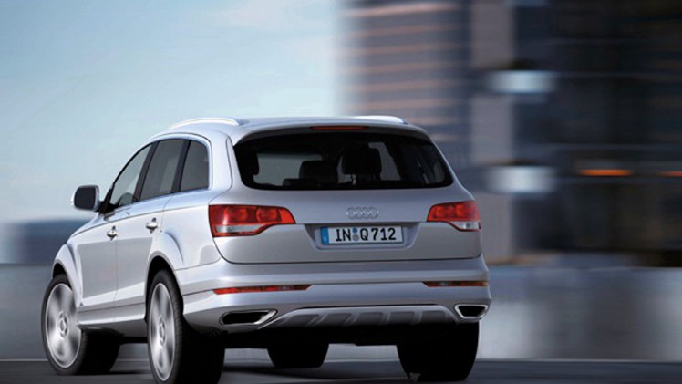 De Audi SQ7 is met zijn 4.0 TDI V8 sneller (maar niet krachtiger) dan de Audi Q7 6.0 V12 TDI. En zijn prijs is al helemaal een lachtertje.