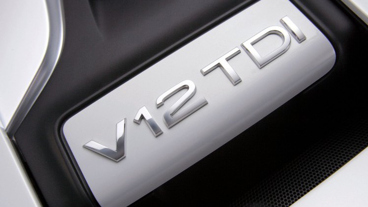 De Audi SQ7 is met zijn 4.0 TDI V8 sneller (maar niet krachtiger) dan de Audi Q7 6.0 V12 TDI. En zijn prijs is al helemaal een lachtertje.