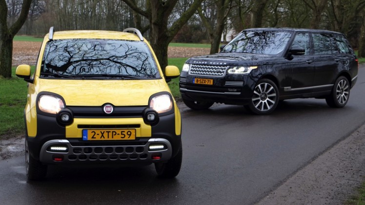 Autotest terreinrijden met een Fiat Panda Cross en een Range Rover LWB, twee uitersten in terreinvaardigheid.