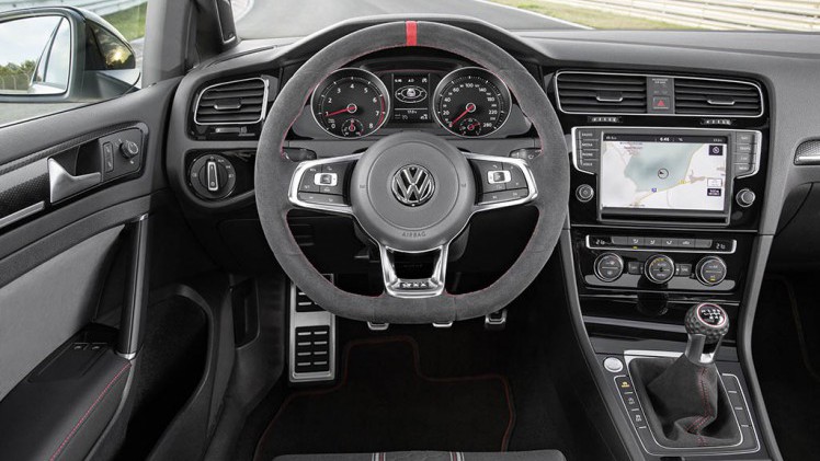 Volkswagen eert de GTI met de speciale jubileumuitvoering in de vorm van de Golf GTI Clubsport.
