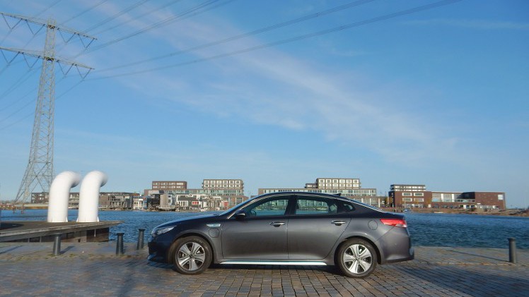 Kia heeft het Optima-aanbod uitgebreid met de PHEV. Zet die uitvoering de Optima beter neer op ze zakelijke markt? Met een rijtest zocht AutoVandaag dat uit.