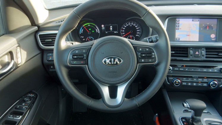 Kia heeft het Optima-aanbod uitgebreid met de PHEV. Zet die uitvoering de Optima beter neer op ze zakelijke markt? Met een rijtest zocht AutoVandaag dat uit.