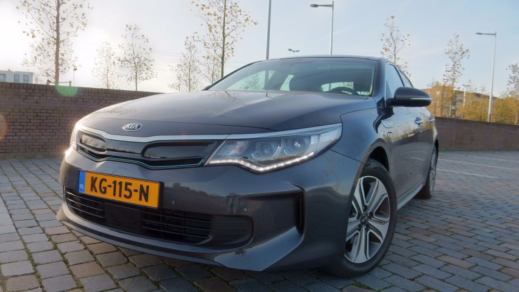 Kia heeft het Optima-aanbod uitgebreid met de PHEV. Zet die uitvoering de Optima beter neer op ze zakelijke markt? Met een rijtest zocht AutoVandaag dat uit.
