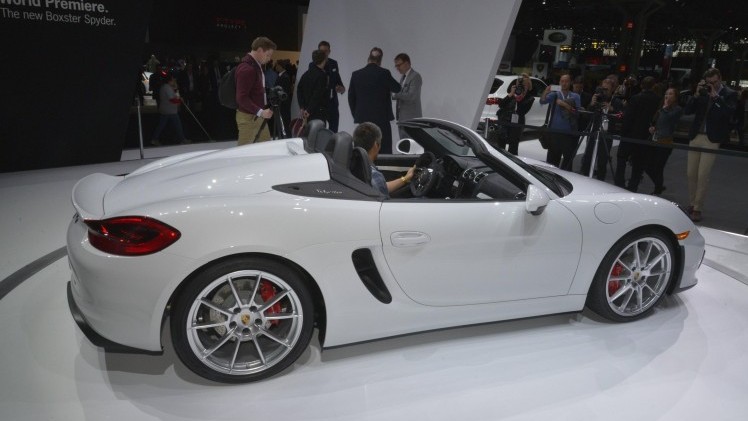 Porsche zet de nieuwe Boxster Spyder als wereldprimeur op de New York International Auto Show 2015.