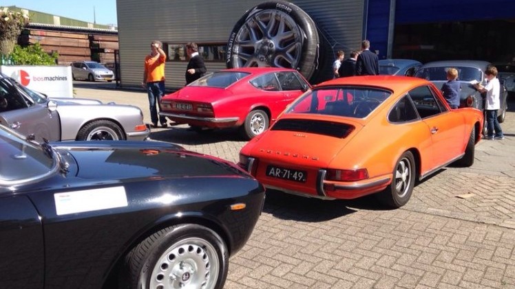 Tulpenrallye Proloog met keuringsdag voor alle equipes op 25 april 2015 bij Athlon Car Lease in Almere.