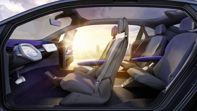 Volkswagen heeft nu het doek getrokken van de nieuwe I.D. conceptcar. De vierdeurs coup-SUV heeft de naam Crozz gekregen. De auto presenteert onder andere een interieur met luchtzuiveringssysteem.