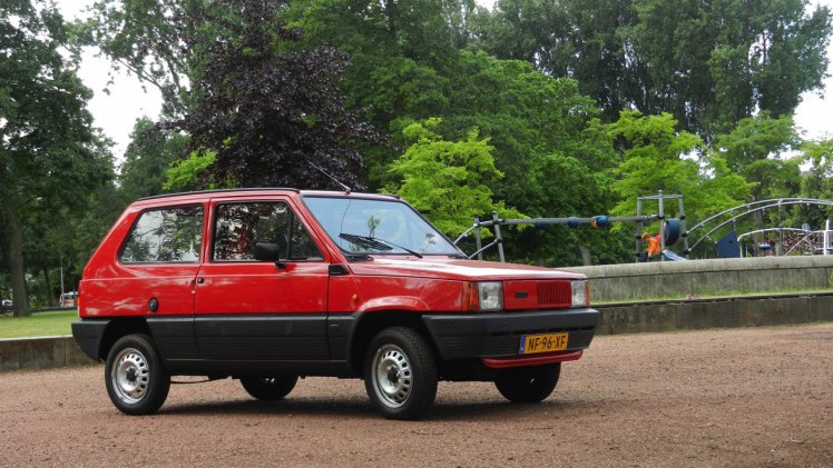 Autotest Fiat Panda 1.2 Edizione Cool met viercilinder. Anno 2016 te koop voor minder dan 10.000 euro. Net als de Panda 34 een betaalbare auto. De geschiedenis herhaalt zich.