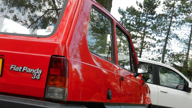 Autotest Fiat Panda 1.2 Edizione Cool met viercilinder. Anno 2016 te koop voor minder dan 10.000 euro. Net als de Panda 34 een betaalbare auto. De geschiedenis herhaalt zich.
