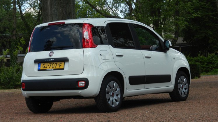 Autotest Fiat Panda 1.2 Edizione Cool met viercilinder. Anno 2016 te koop voor minder dan 10.000 euro. Net als de Panda 34 een betaalbare auto. De geschiedenis herhaalt zich.