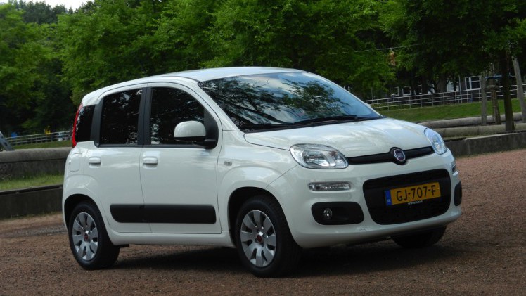 Autotest Fiat Panda 1.2 Edizione Cool met viercilinder. Anno 2016 te koop voor minder dan 10.000 euro. Net als de Panda 34 een betaalbare auto. De geschiedenis herhaalt zich.