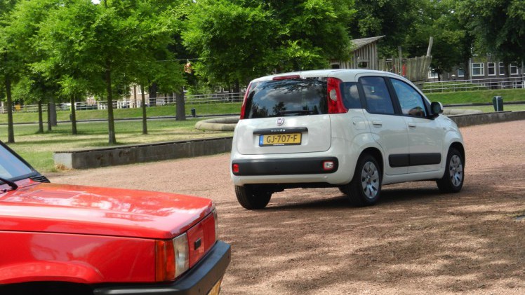 Autotest Fiat Panda 1.2 Edizione Cool met viercilinder. Anno 2016 te koop voor minder dan 10.000 euro. Net als de Panda 34 een betaalbare auto. De geschiedenis herhaalt zich.