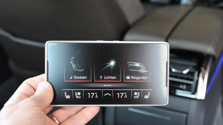 Audi biedt in de nieuwste oplage van de grote A8 alle denkbare luxe en elektronische voorzieningen. Wordt dat allemaal niet een beetje te veel? Een test.