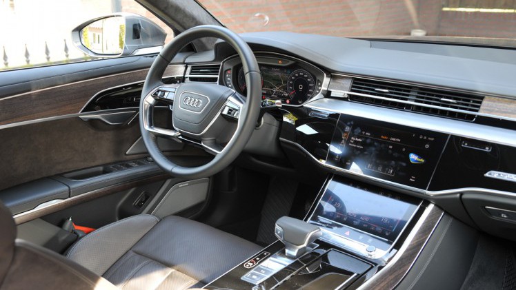 Audi biedt in de nieuwste oplage van de grote A8 alle denkbare luxe en elektronische voorzieningen. Wordt dat allemaal niet een beetje te veel? Een test.