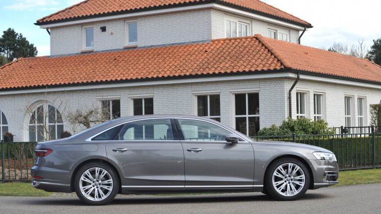 Audi biedt in de nieuwste oplage van de grote A8 alle denkbare luxe en elektronische voorzieningen. Wordt dat allemaal niet een beetje te veel? Een test.
