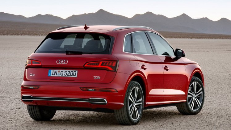 Audi heeft op de Autosalon van Parijs de nieuwe Q5 onthuld, voor het eerst leverbaar met onder andere luchtvering.