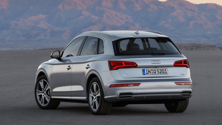 Audi heeft op de Autosalon van Parijs de nieuwe Q5 onthuld, voor het eerst leverbaar met onder andere luchtvering.