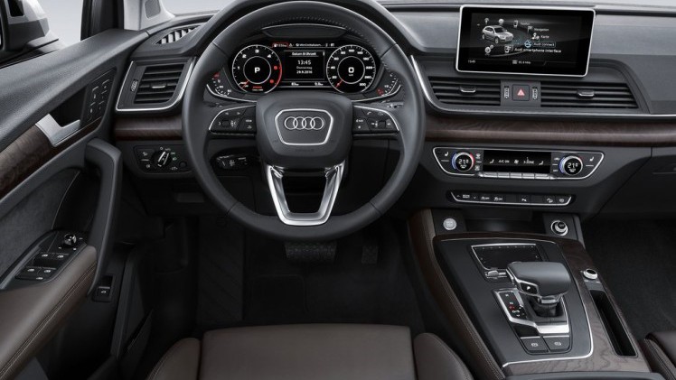 Audi heeft op de Autosalon van Parijs de nieuwe Q5 onthuld, voor het eerst leverbaar met onder andere luchtvering.