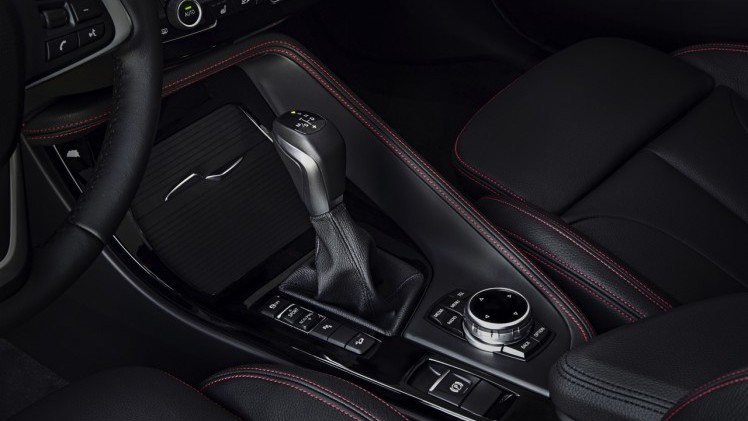De nieuwe BMW X1 is digitaal onthuld en komt eind oktober 2015 naar Nederland. Hij transformeert tot SUV met stoerdere looks, voor- of vierwielaandrijving en 20% bijtelling als diesel.
