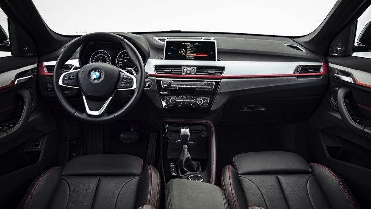De nieuwe BMW X1 is digitaal onthuld en komt eind oktober 2015 naar Nederland. Hij transformeert tot SUV met stoerdere looks, voor- of vierwielaandrijving en 20% bijtelling als diesel.