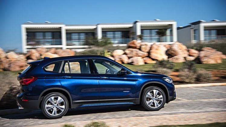 De nieuwe BMW X1 is digitaal onthuld en komt eind oktober 2015 naar Nederland. Hij transformeert tot SUV met stoerdere looks, voor- of vierwielaandrijving en 20% bijtelling als diesel.
