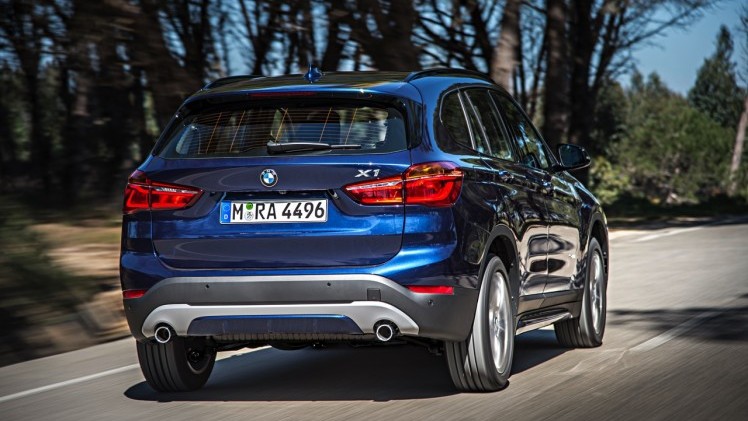 De nieuwe BMW X1 is digitaal onthuld en komt eind oktober 2015 naar Nederland. Hij transformeert tot SUV met stoerdere looks, voor- of vierwielaandrijving en 20% bijtelling als diesel.