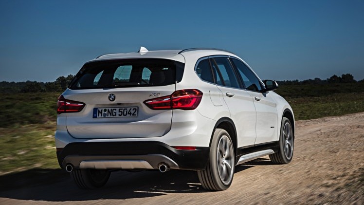 De nieuwe BMW X1 is digitaal onthuld en komt eind oktober 2015 naar Nederland. Hij transformeert tot SUV met stoerdere looks, voor- of vierwielaandrijving en 20% bijtelling als diesel.