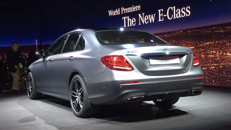 Alles over de nieuwe Mercedes-Benz E-Klasse bij zijn onthulling in Detroit. Lees hier wat de nieuwe E-Klasse de slimste zakenlimousine in zijn klasse maakt. In 2016 als E 350e plug-in hybride.