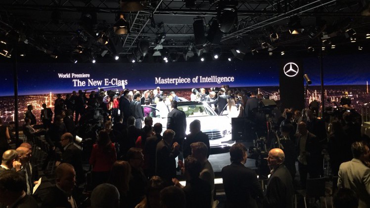 Alles over de nieuwe Mercedes-Benz E-Klasse bij zijn onthulling in Detroit. Lees hier wat de nieuwe E-Klasse de slimste zakenlimousine in zijn klasse maakt. In 2016 als E 350e plug-in hybride.