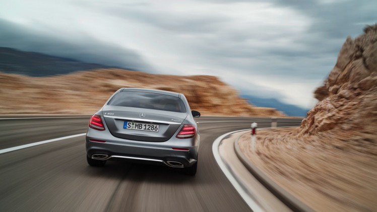 Alles over de nieuwe Mercedes-Benz E-Klasse bij zijn onthulling in Detroit. Lees hier wat de nieuwe E-Klasse de slimste zakenlimousine in zijn klasse maakt. In 2016 als E 350e plug-in hybride.