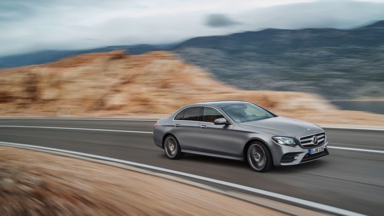Alles over de nieuwe Mercedes-Benz E-Klasse bij zijn onthulling in Detroit. Lees hier wat de nieuwe E-Klasse de slimste zakenlimousine in zijn klasse maakt. In 2016 als E 350e plug-in hybride.