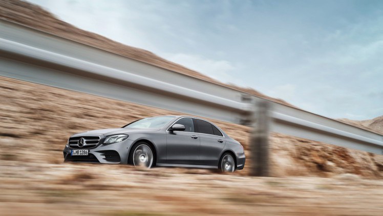 Alles over de nieuwe Mercedes-Benz E-Klasse bij zijn onthulling in Detroit. Lees hier wat de nieuwe E-Klasse de slimste zakenlimousine in zijn klasse maakt. In 2016 als E 350e plug-in hybride.