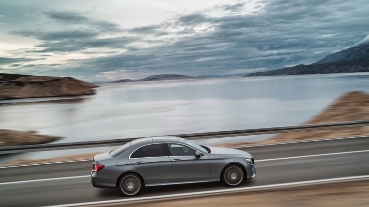 Alles over de nieuwe Mercedes-Benz E-Klasse bij zijn onthulling in Detroit. Lees hier wat de nieuwe E-Klasse de slimste zakenlimousine in zijn klasse maakt. In 2016 als E 350e plug-in hybride.