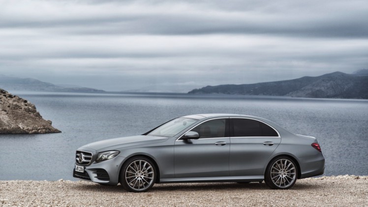 Alles over de nieuwe Mercedes-Benz E-Klasse bij zijn onthulling in Detroit. Lees hier wat de nieuwe E-Klasse de slimste zakenlimousine in zijn klasse maakt. In 2016 als E 350e plug-in hybride.