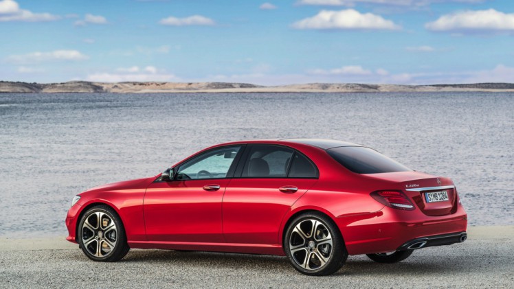 Alles over de nieuwe Mercedes-Benz E-Klasse bij zijn onthulling in Detroit. Lees hier wat de nieuwe E-Klasse de slimste zakenlimousine in zijn klasse maakt. In 2016 als E 350e plug-in hybride.