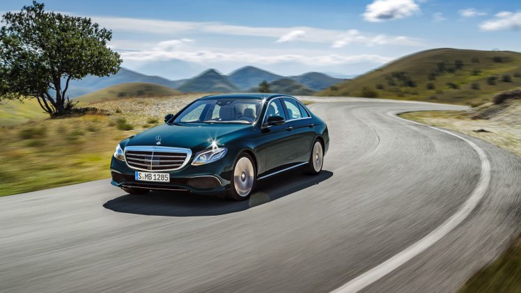 Alles over de nieuwe Mercedes-Benz E-Klasse bij zijn onthulling in Detroit. Lees hier wat de nieuwe E-Klasse de slimste zakenlimousine in zijn klasse maakt. In 2016 als E 350e plug-in hybride.