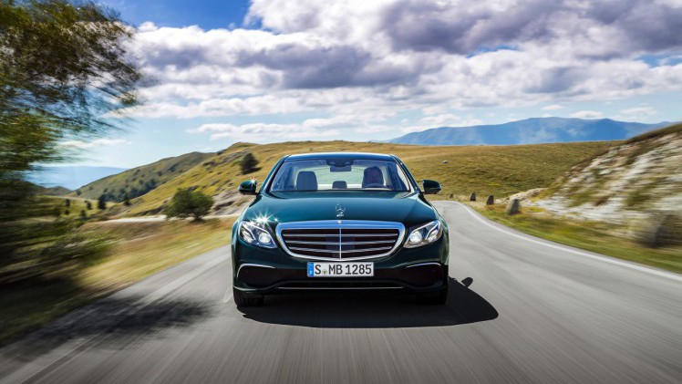 Alles over de nieuwe Mercedes-Benz E-Klasse bij zijn onthulling in Detroit. Lees hier wat de nieuwe E-Klasse de slimste zakenlimousine in zijn klasse maakt. In 2016 als E 350e plug-in hybride.