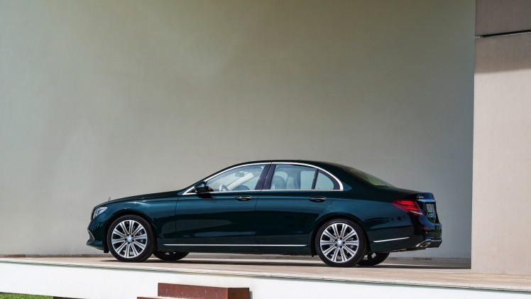 Alles over de nieuwe Mercedes-Benz E-Klasse bij zijn onthulling in Detroit. Lees hier wat de nieuwe E-Klasse de slimste zakenlimousine in zijn klasse maakt. In 2016 als E 350e plug-in hybride.