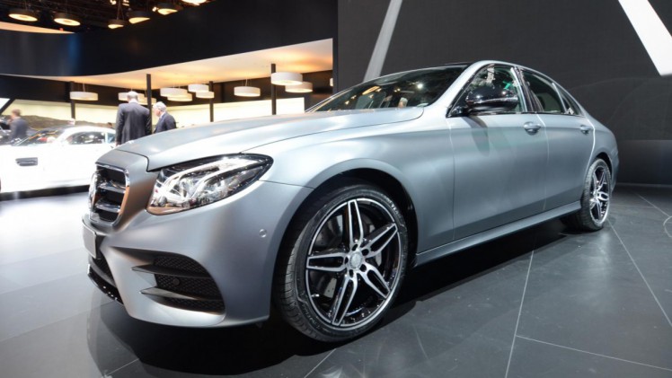 Alles over de nieuwe Mercedes-Benz E-Klasse bij zijn onthulling in Detroit. Lees hier wat de nieuwe E-Klasse de slimste zakenlimousine in zijn klasse maakt. In 2016 als E 350e plug-in hybride.