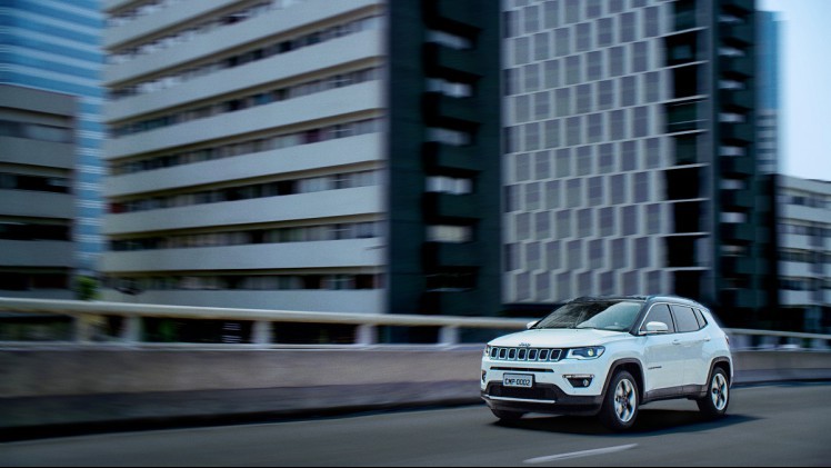 Nadat hij vorige week betrapt was tijdens een officile fotoshoot, komt Jeep nu zelf met beeld en informatie over de nieuwe 2017 Jeep Compass.