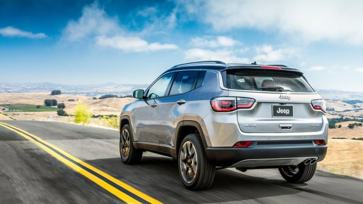 Nadat hij vorige week betrapt was tijdens een officile fotoshoot, komt Jeep nu zelf met beeld en informatie over de nieuwe 2017 Jeep Compass.