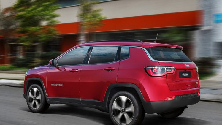 Nadat hij vorige week betrapt was tijdens een officile fotoshoot, komt Jeep nu zelf met beeld en informatie over de nieuwe 2017 Jeep Compass.