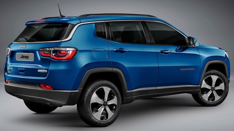 Nadat hij vorige week betrapt was tijdens een officile fotoshoot, komt Jeep nu zelf met beeld en informatie over de nieuwe 2017 Jeep Compass.