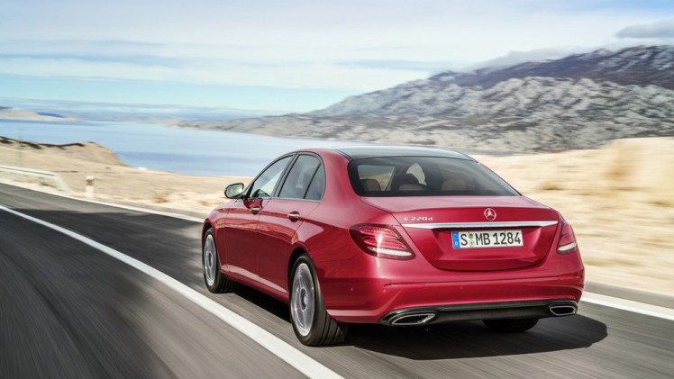 Mercedes-Benz laat de nieuwe E-Klasse W223 al uitlekken. Het model heeft veel weg van zijn grotere en kleinere broer, de S-Klasse en C-Klasse.