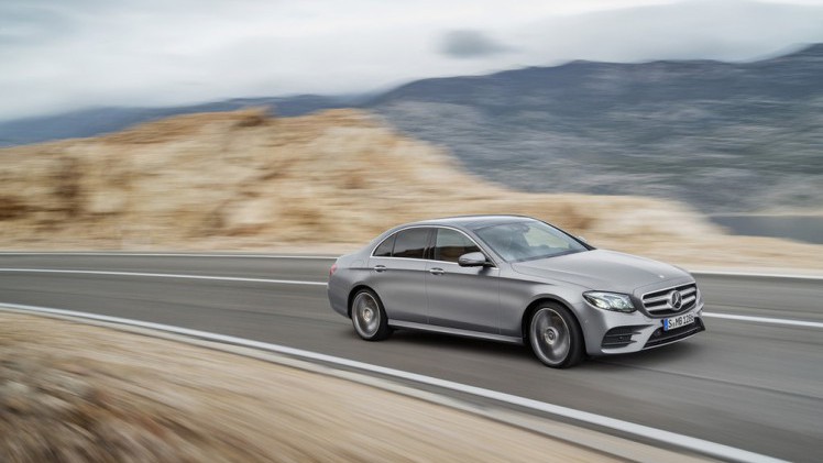 Mercedes-Benz laat de nieuwe E-Klasse W223 al uitlekken. Het model heeft veel weg van zijn grotere en kleinere broer, de S-Klasse en C-Klasse.