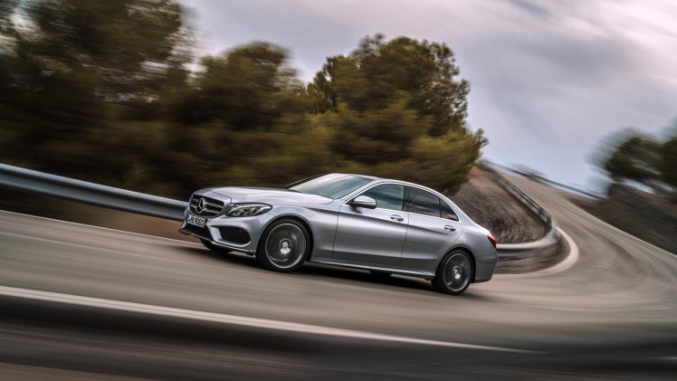 Mercedes-Benz laat de nieuwe E-Klasse W223 al uitlekken. Het model heeft veel weg van zijn grotere en kleinere broer, de S-Klasse en C-Klasse.