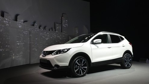 Internationale onthulling nieuwe Nissan Qashqai. Leverbaar vanaf februari 2014. Langer, breder, lager, ruimer en natuurlijk zuiniger dan zijn voorganger.