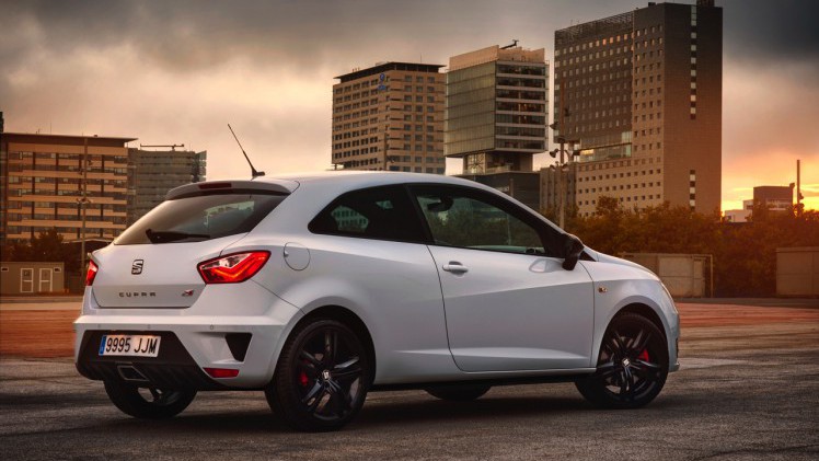 Seat maakt sportief rijplezier extra betaalbaar met de Seat Ibiza Cupra 1.8 TSI, die nu 22.450 euro kost inclusief zesbak en 192 pk.