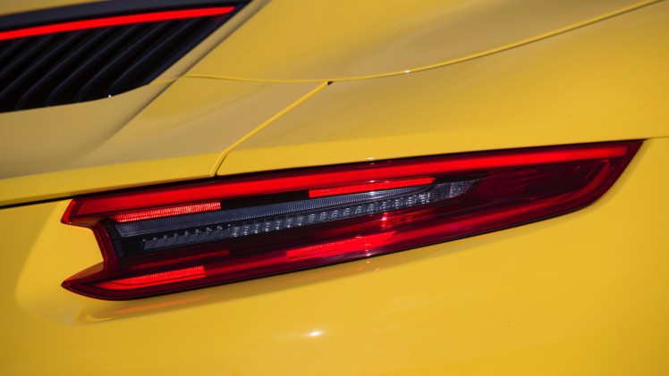 Autotest Porsche 911 Carrera S, de facelift van de 991-generatie is een feit. Verbeterde styling en een opgewaardeerd onderstel maken het icoon nog sterker.