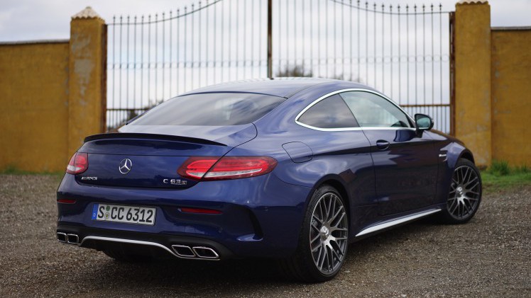 Nul naar honderd in 3,9 seconden, 510 pk, een top van 290 km/h en een soundtrack waar je nekharen van overeind gaan staan. Maak kennis met de Mercedes-AMG C 63 S Coup
