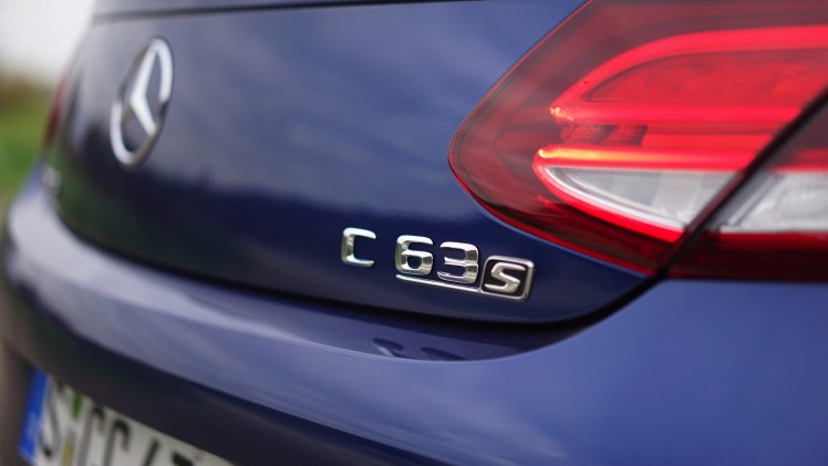 Nul naar honderd in 3,9 seconden, 510 pk, een top van 290 km/h en een soundtrack waar je nekharen van overeind gaan staan. Maak kennis met de Mercedes-AMG C 63 S Coup